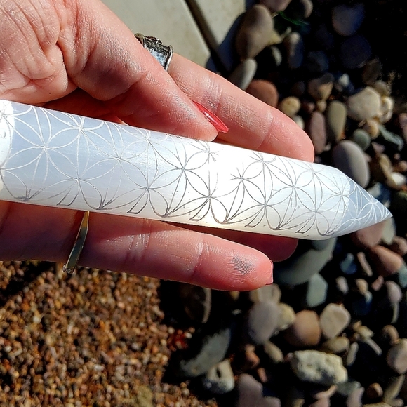 Luminous Thick Selenite Wand Etched with Flower of Life - Picture 9 of 13